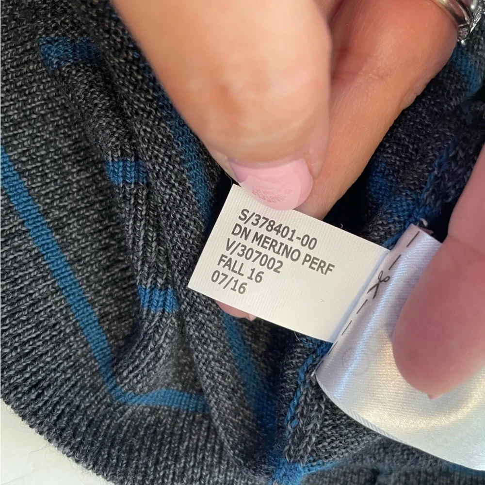 Banana Republic Extra Fine Italian Merino Wool Gray Blue Stripe V Neck Sweater